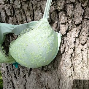 ⬇️ Price Drop!⬇️ Victoria's Secret Very Sexy Push -up Bra in size 34dd